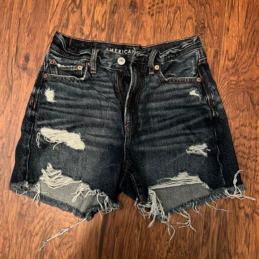 American Eagle 90’s Boyfriend Short